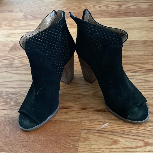 Lucky Brand suede peep toe bootie - Picture 4 of 5